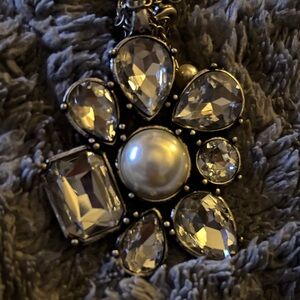 Premier Designs Silver Flower Pendant Necklace NWOT, Pearl & Rhinestone Accent